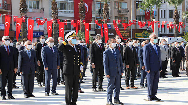 Çanakkale'de 29 Ekim kutlamaları! Atatürk Anıtı'na çelenk konuldu