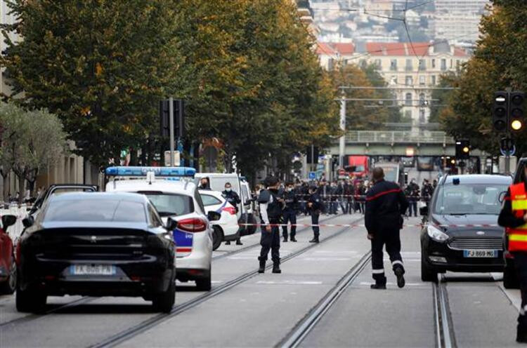 Fransa'da kanlı saldırı: 3 ölü