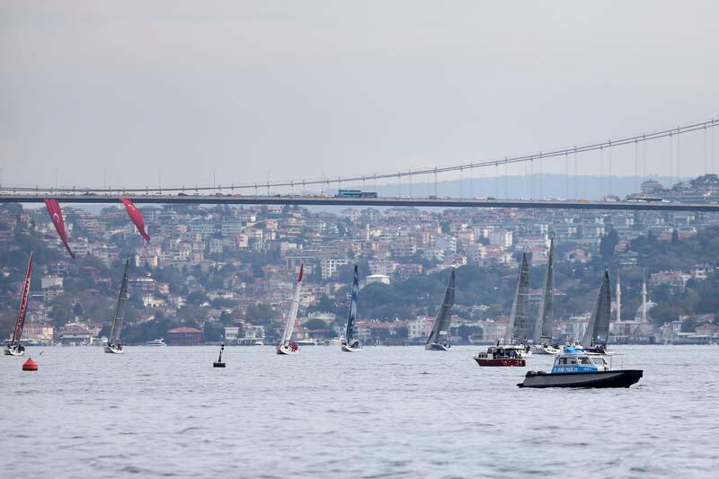 İstanbul Boğazı'nda nefes kesen yat yarışı