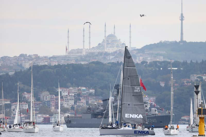 İstanbul Boğazı'nda nefes kesen yat yarışı