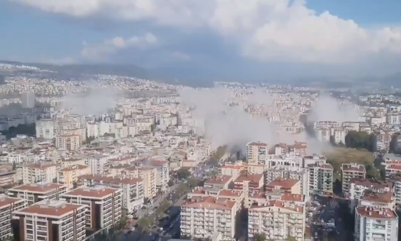 Depremin merkez üssü İzmir'den korkutan görüntüler