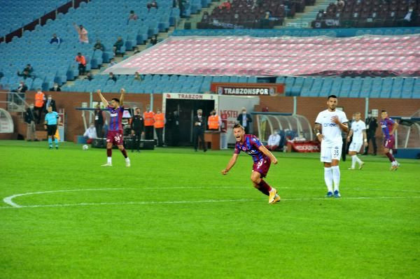 Trabzonspor, evinde Kasımpaşa'ya 4-3 mağlup oldu