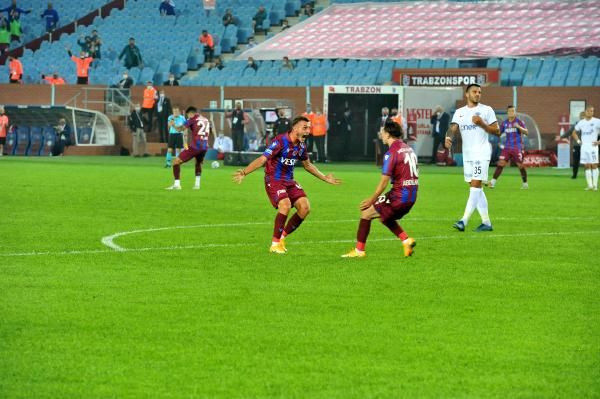 Trabzonspor, evinde Kasımpaşa'ya 4-3 mağlup oldu