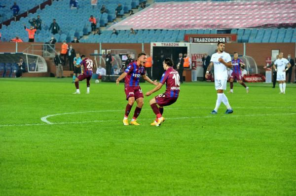 Trabzonspor, evinde Kasımpaşa'ya 4-3 mağlup oldu