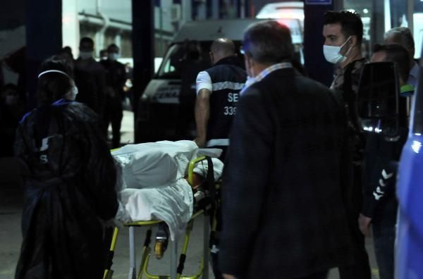 Enkaz altında kalanların yakınları hastaneye koştu