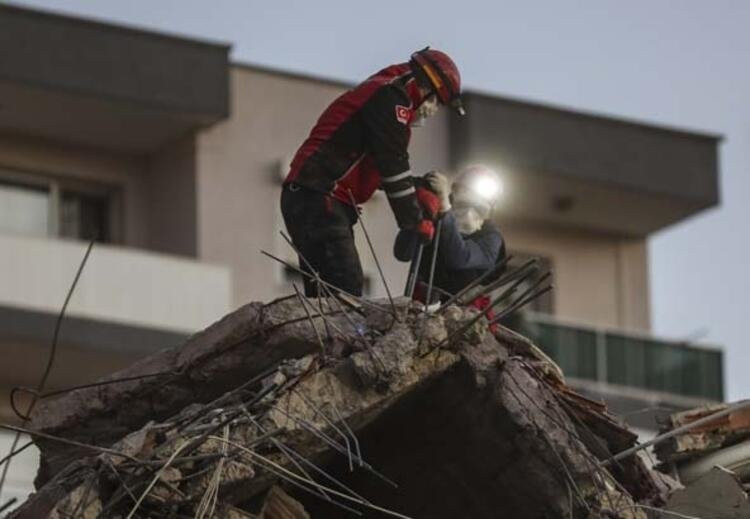 İzmir'deki deprem dünya basınında