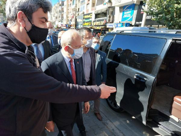 CHP lideri Kılıçdaroğlu deprem bölgesinde - Resim : 1