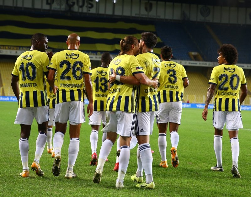 Erol Bulut'tan zor karar! İşte Fenerbahçe'nin iki farklı 11'i