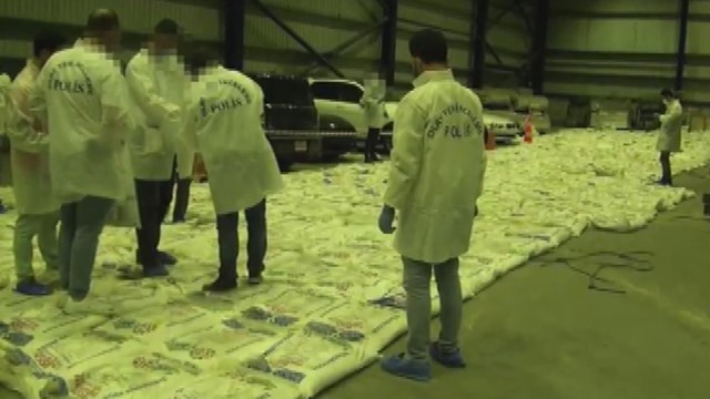 Kolombiya'dan gelen gemide 228 kilo kokain ele geçirildi