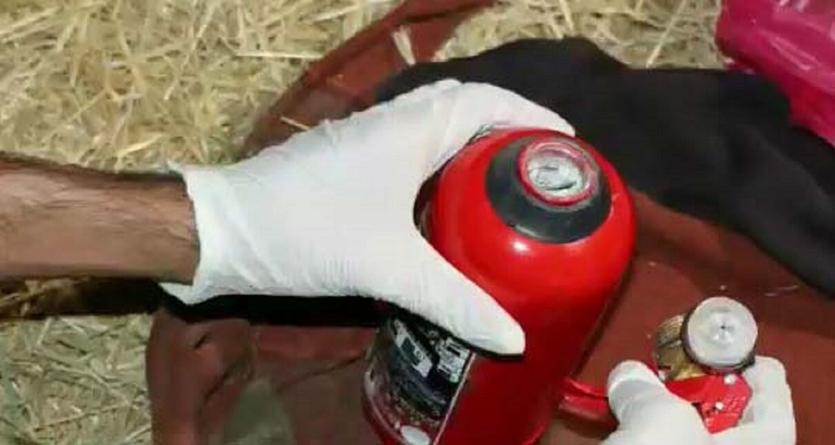 Yangın tüpünde bomba... Halı sahada gözaltına alındı