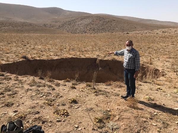 Konya'da 20 metre derinliğinde obruk oluştu - Resim: 1
