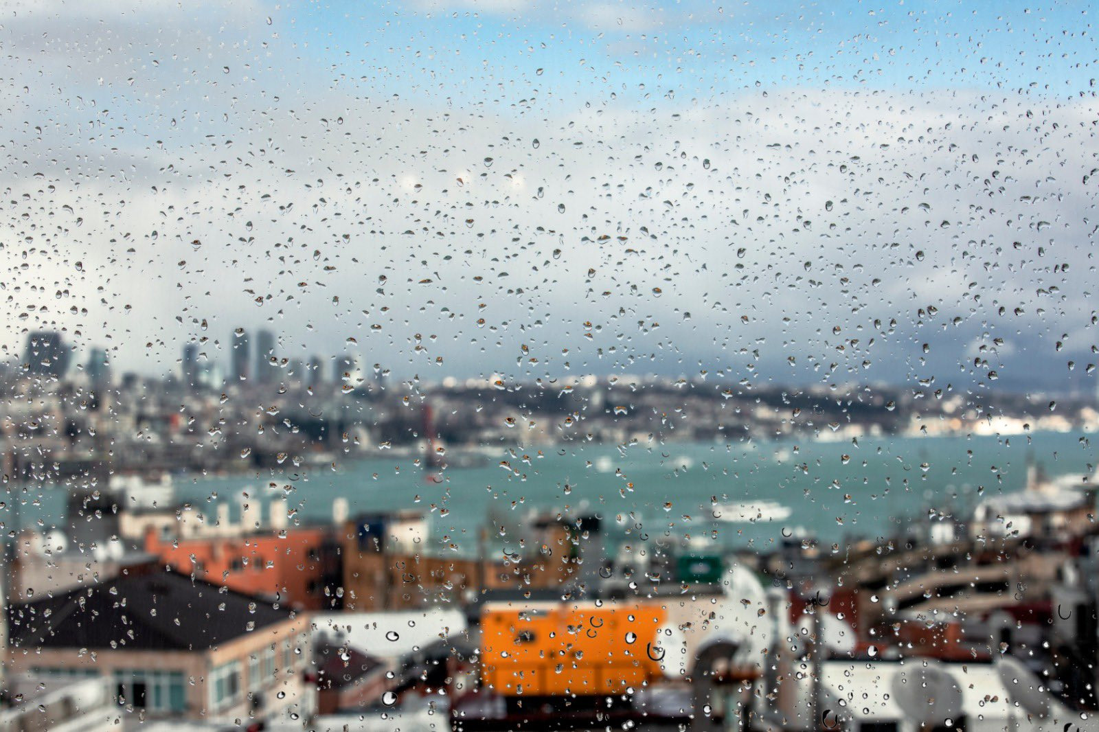 Uyarılar peş peşe geliyor! İstanbul'da dolu ve kuvvetli yağış alarmı