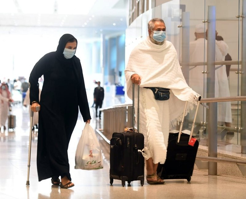 Yurt dışından gelen ilk umre grubu Suudi Arabistan'a ulaştı - Resim: 3