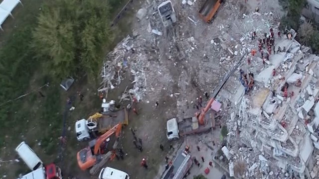 ''Kolonlardaki çatlaklar boya ile kapatıldı''