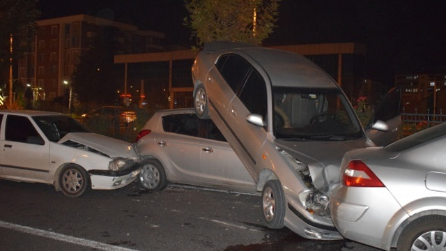 Malatya'da korkunç kaza! 6 araç birbirine girdi