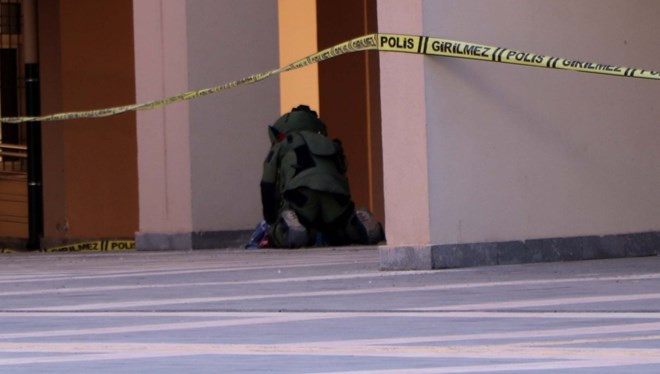 Valilik binası önünde bomba paniği