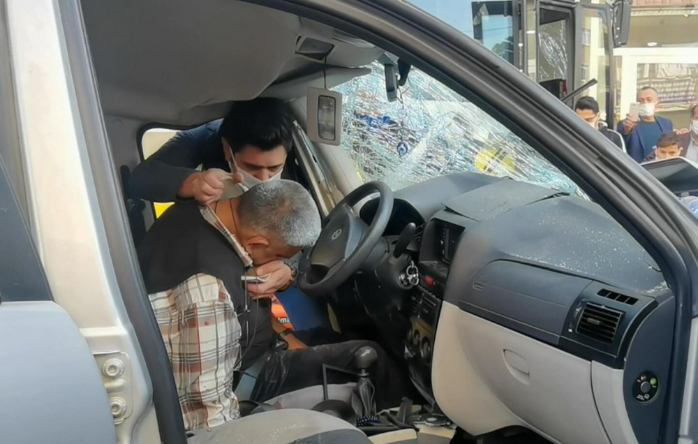 Özel halk midibüsü ile otomobil çarpıştı: 7 yaralı