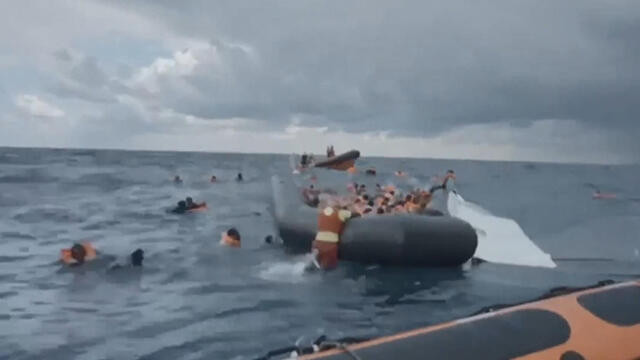 Akdeniz'de mültecileri taşıyan bot battı: 6 ölü