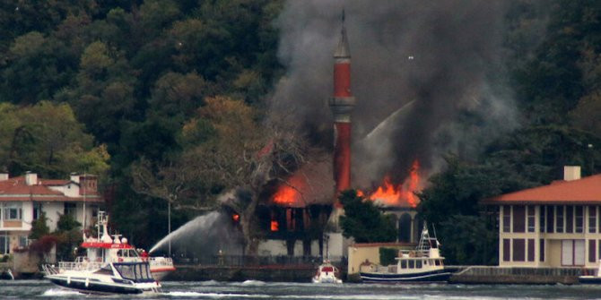 Tarihi Vaniköy Camii'ndeki yangının nedeni belli oldu