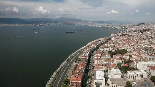 İstanbul'dan sonra İzmir'de de kısıtlamalar geri döndü