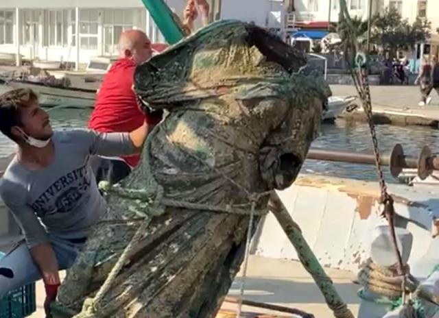 Marmaris'te balıkçıların ağına takılan heykel şaşırttı