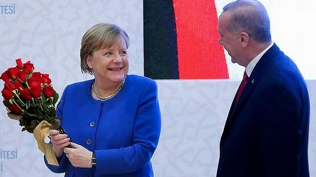 Merkel'den Türkiye'ye yaptırım sinyali