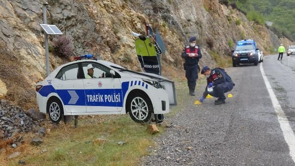 Maket trafik polisine pompalı tüfekle ateş açtılar