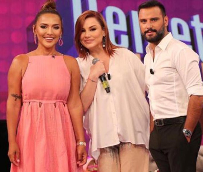 Demet Akalın ile Deniz Seki'nin dostluğu canlı yayında bitti