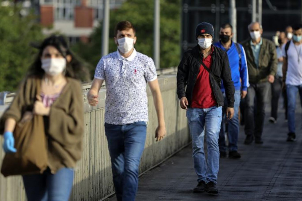 Bilim Kurulu üyesinden kritik maske uyarısı: Bunu sakın yapmayın