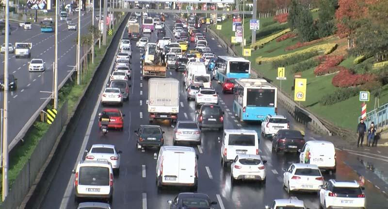 Kısıtlama bitti, trafik yoğunluğu başladı