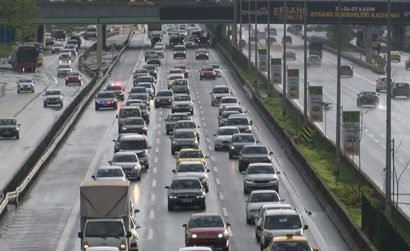 Kısıtlama bitti, trafik yoğunluğu başladı
