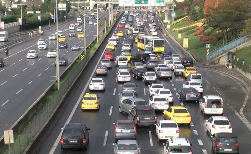 Kısıtlama bitti, trafik yoğunluğu başladı