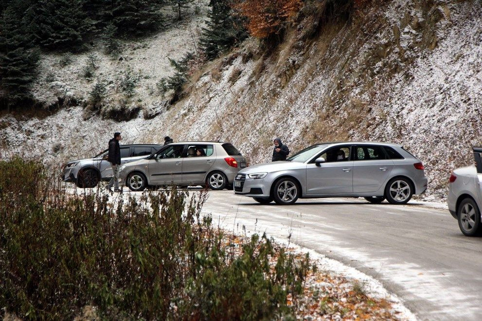 Yedigöller'de ulaşıma kar engeli: Onlarca araç geri döndü