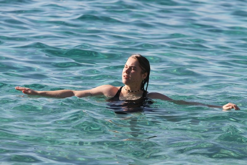 Alanya’da sahiller ve plajlar doldu taştı