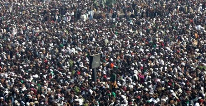 200 bin kişilik cenaze töreninde şoke eden görüntüler