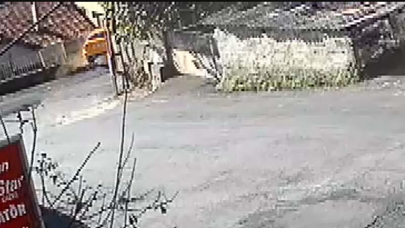 Sarıyer'de taksi evin bahçesine girdi
