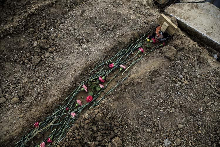 Tabutla gömüyorlar! Ankara'dan ürperten görüntüler
