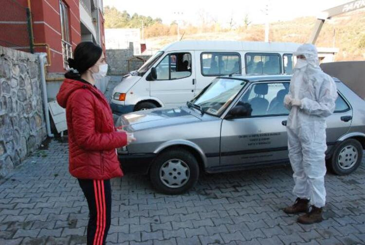 Koronavirüsle mücadelede barkodlu bileklik uygulaması başladı