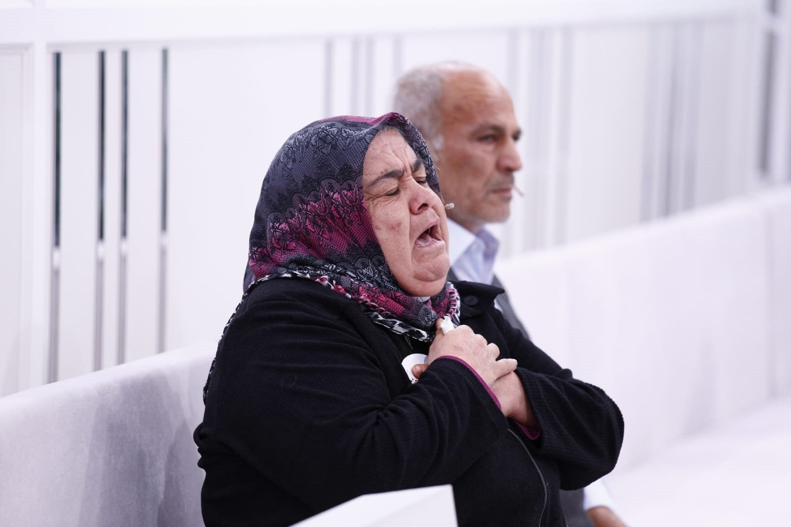 Esra Erol 1 yıldır kayıp Ayşegül’ü 10 dakikada buldu