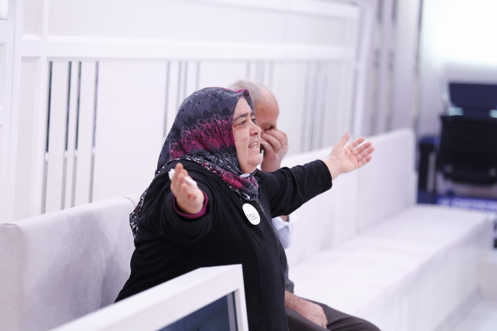 Esra Erol 1 yıldır kayıp Ayşegül’ü 10 dakikada buldu