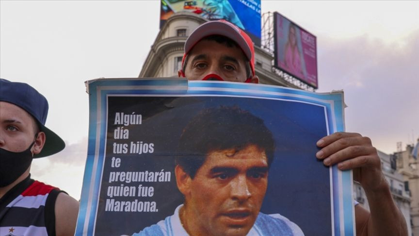 Maradona'nın tabutunu açıp fotoğraf çektirdiler