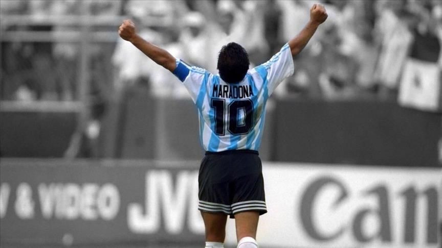 Maradona'nın tabutunu açıp fotoğraf çektirdiler