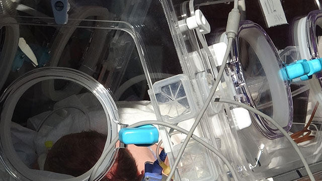 Yeni doğan bebeği taşıyan ambulans kaza yaptı