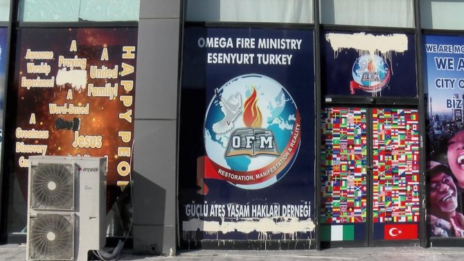 İstanbul'da kaçak güzellik yarışmasının düzenlendiği mekanda yine rezalet