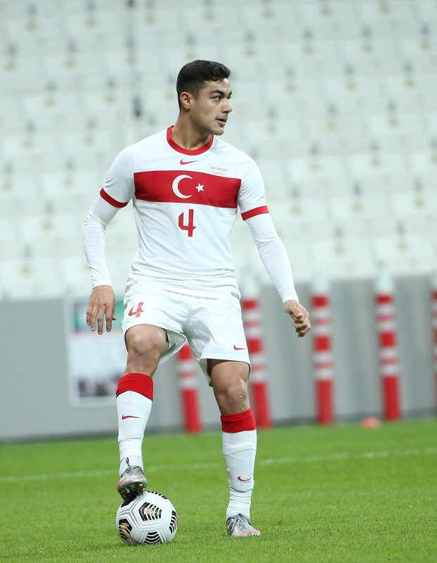 Schalke'nin yıldızı Ozan Kabak İtalya yolcusu!