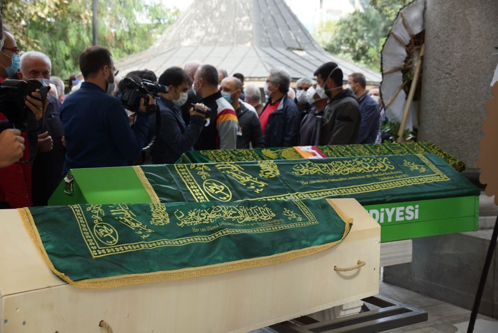 Depremde hayatını kaybeden Küçükyumuk ailesi, gözyaşlarıyla uğurlandı - Resim: 4