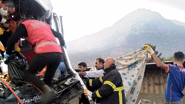 Siirt-Bitlis yolunda korkunç kaza! 4 ölü, 14 yaralı
