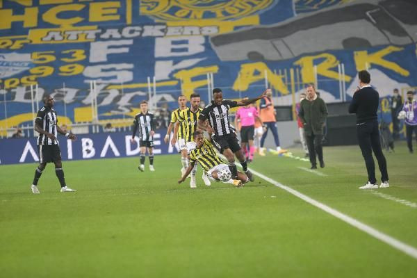 Saraçoğlu'nda müthiş derbi! 7 gol, 1 kırmızı kart