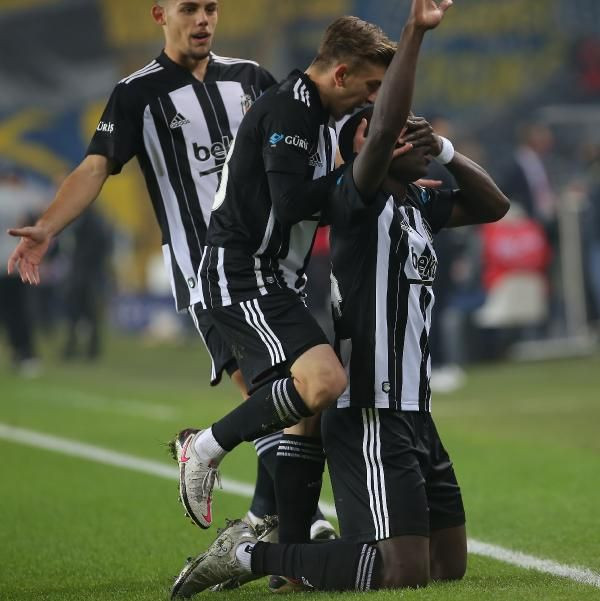 Beşiktaş'tan Fenerbahçe'ye olay gönderme!