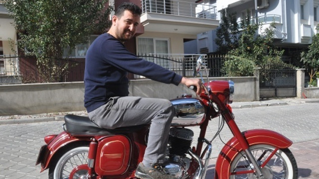 51 yaşındaki efsane motosikleti yeniden hayata döndürdü